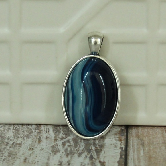 Blue Onyx Agate Pendant - Picture 3 of 6